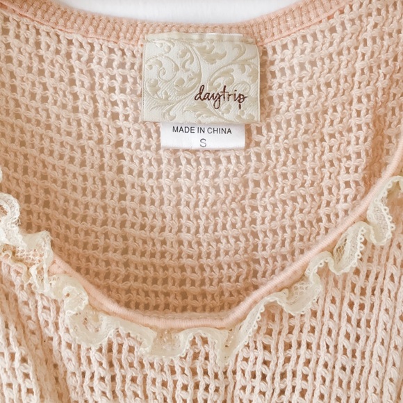 Vintage Buckle Crochet Lace Tank Top - Picture 3 of 5